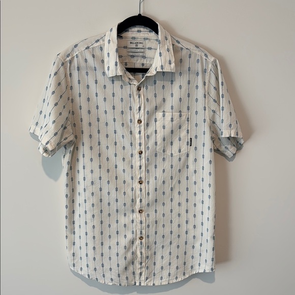 Billabong Tailored Stretch Short Sleeve Button up Shirt - Picture 2 of 6